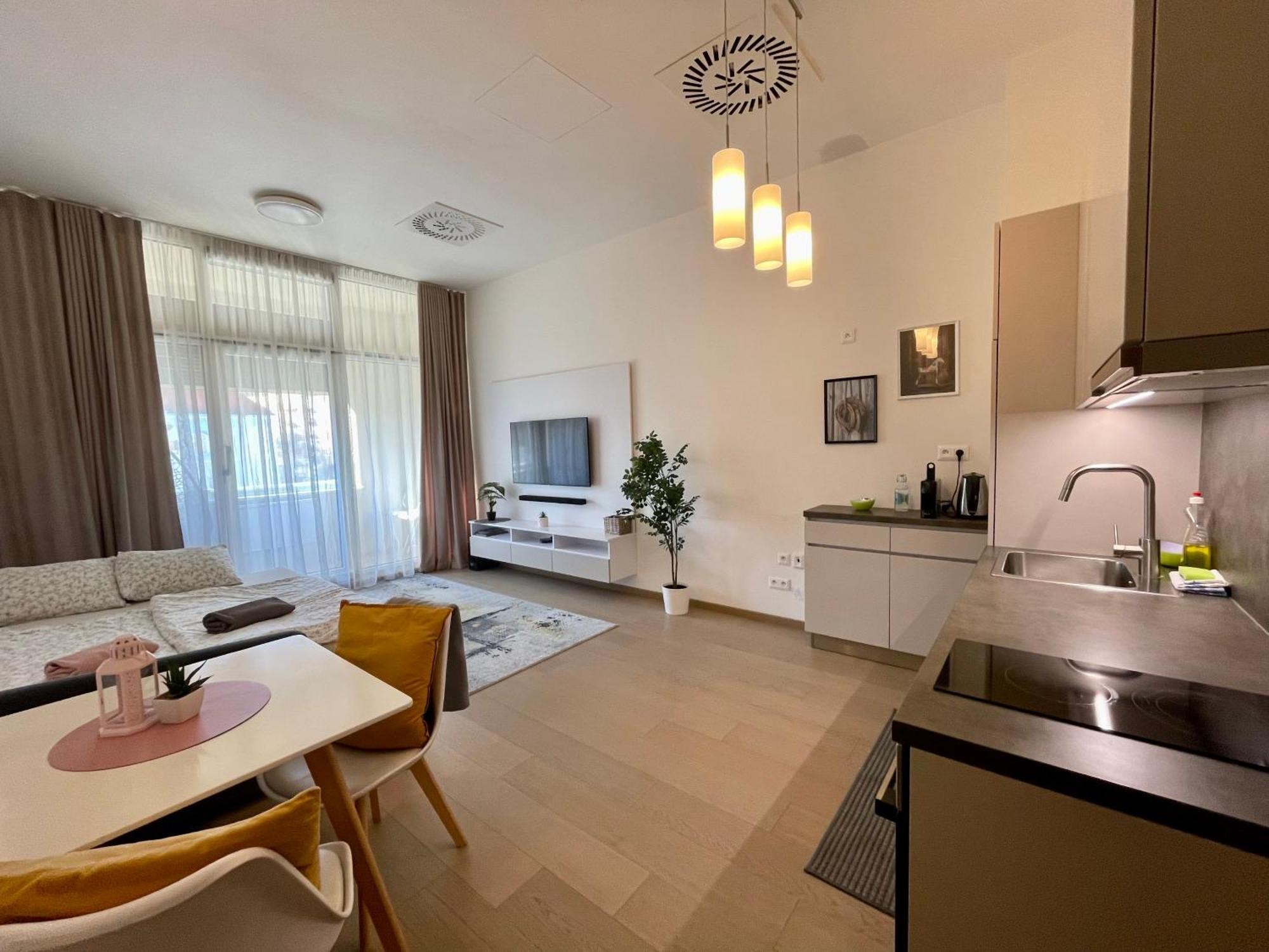 New, Beautiful Apt With Parking In Best Location! Bratislava Exterior foto