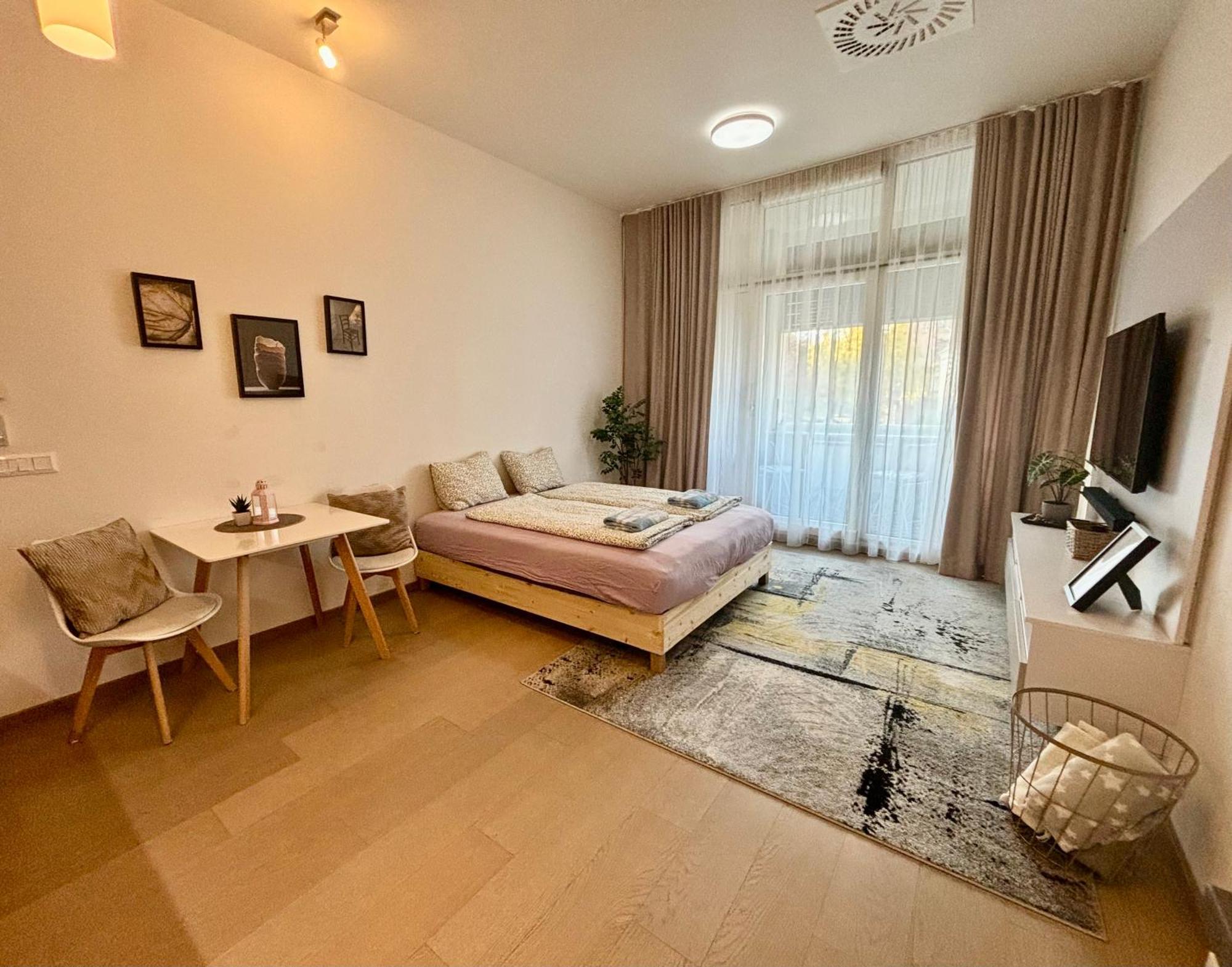 New, Beautiful Apt With Parking In Best Location! Bratislava Exterior foto